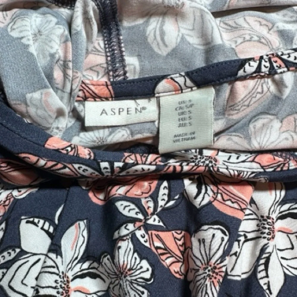 EUC (Like New) ASPEN Floral Hooded Swim Coverup in Blue, Pink, Cream. Size S - Picture 11 of 13